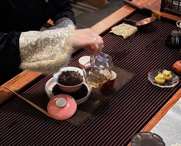 上海品茶论坛 茶室陈列茶叶罐 各类茶叶
